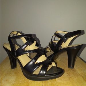 Naturalizer stylish comfortable heel